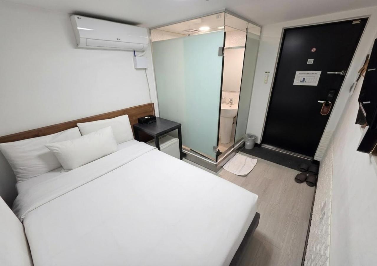 Ekonomy Hotel Myeongdong Premier - 2