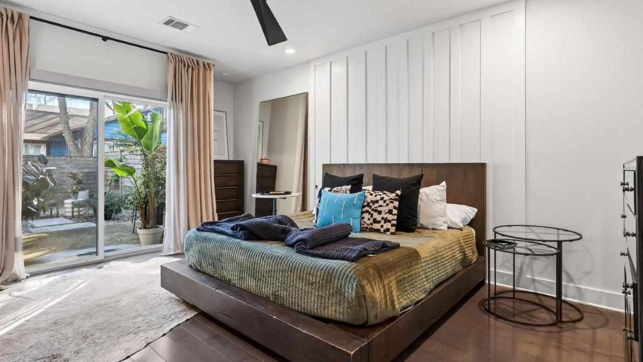 Bluebonnet Lane by AvantStay Near Lady Bird Lake Downtown Patio Firepit Designer Zilker Home - 2