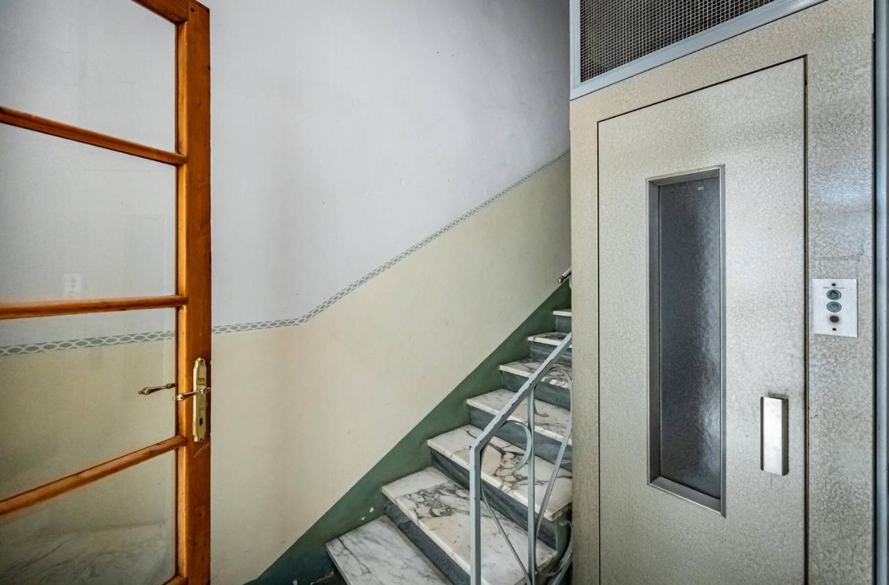 YD Bright 2-Bedroom Retreat with Elevator - 5