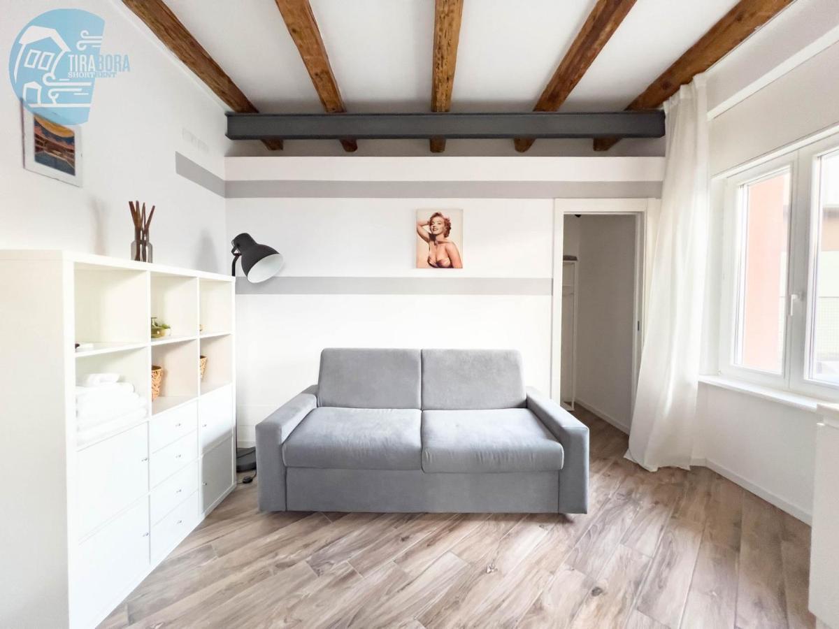 Basovizza 3 Alessandro Tirabora Short Rent