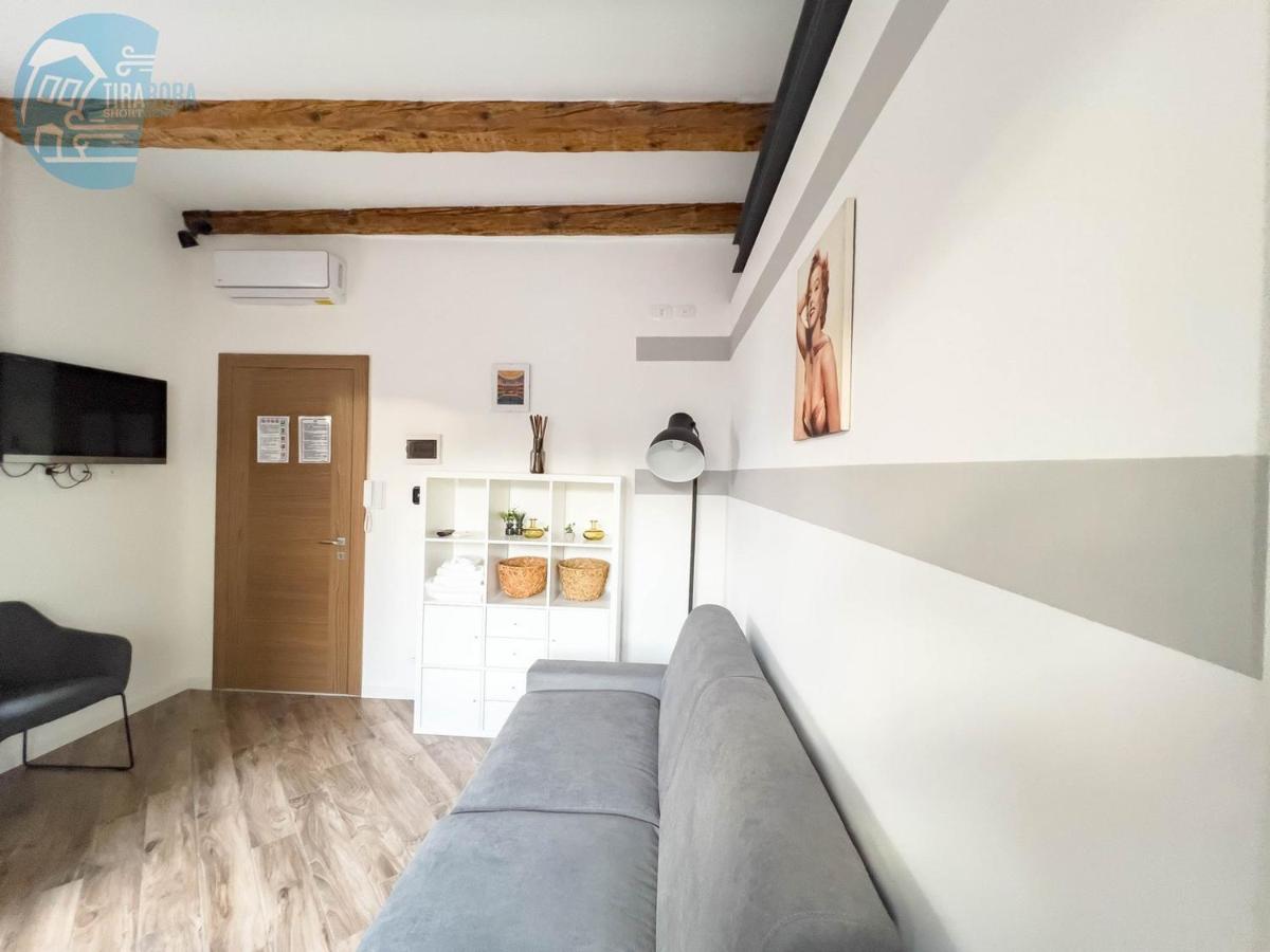 Basovizza 3 Alessandro Tirabora Short Rent - 5