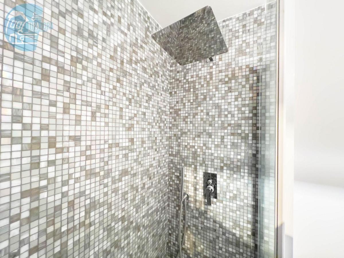 Basovizza 3 Alessandro Tirabora Short Rent - 3