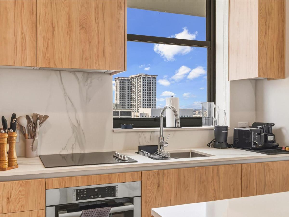 Downtown Miami Condo - Walk to Bayside - 3