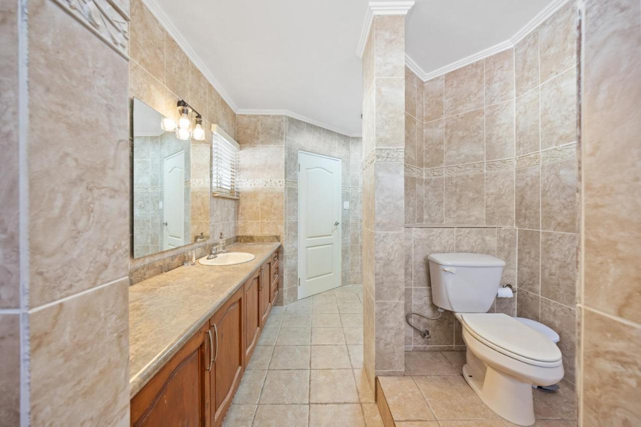 Serenity at Baby Beach - 3