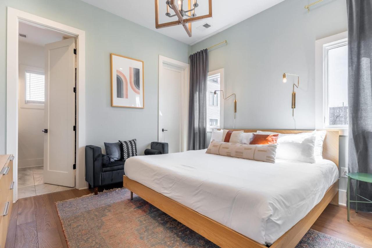 The Velvet Vinyl- Private Rooftop & Near Broadway - 3