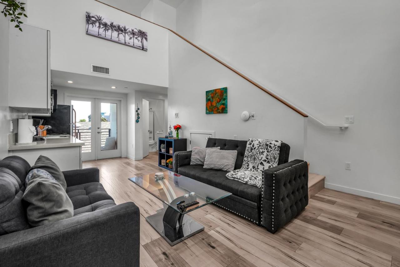 Modern 1-BR Loft Apartment with Free Gated Parking