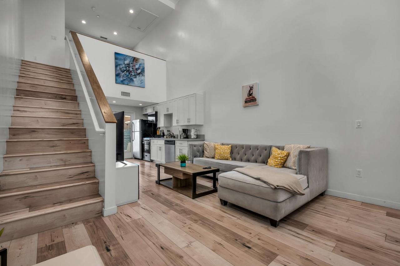 Modern 1-Bedroom Loft Gated Parking Central Los Angeles