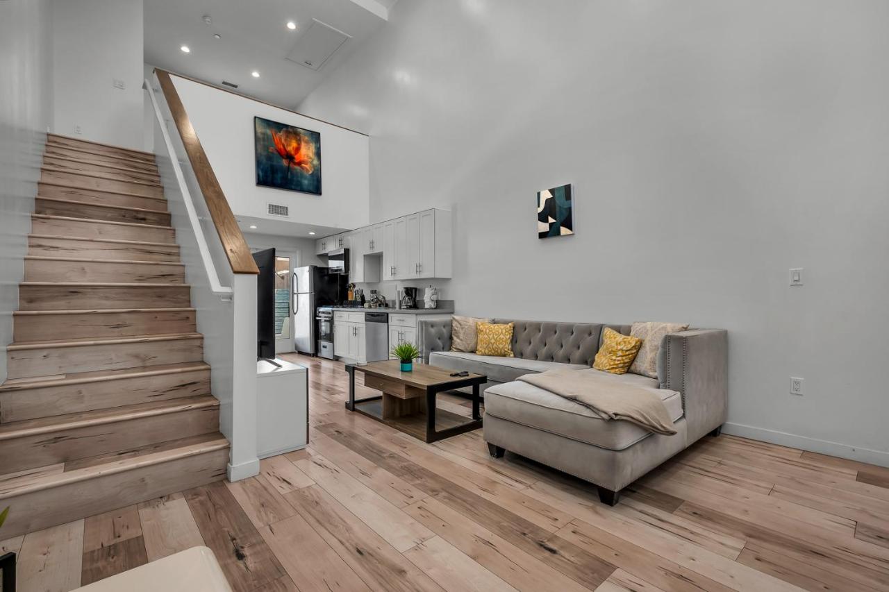 Modern 1-Bedroom Loft Gated Parking Central Los Angeles - 4