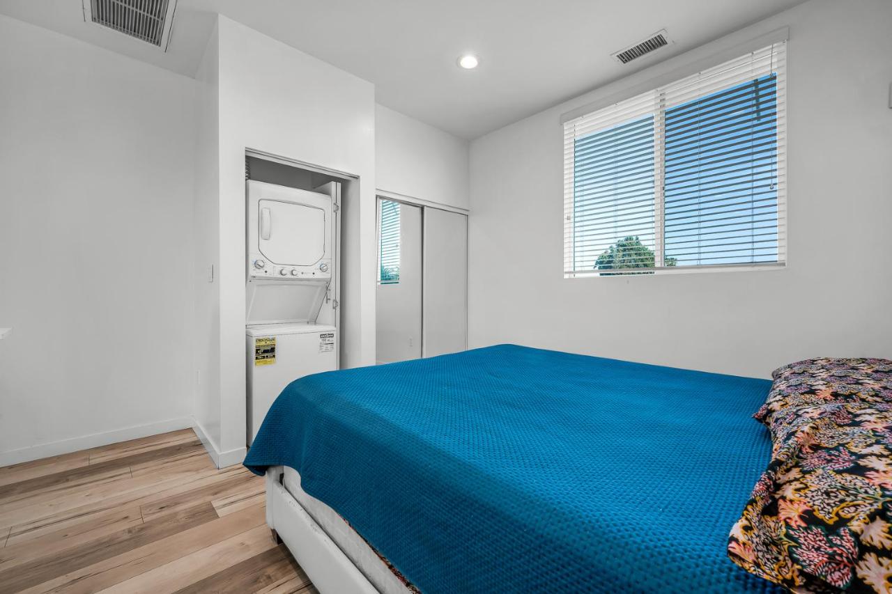 Modern 1-Bedroom Loft Gated Parking Central Los Angeles - 2