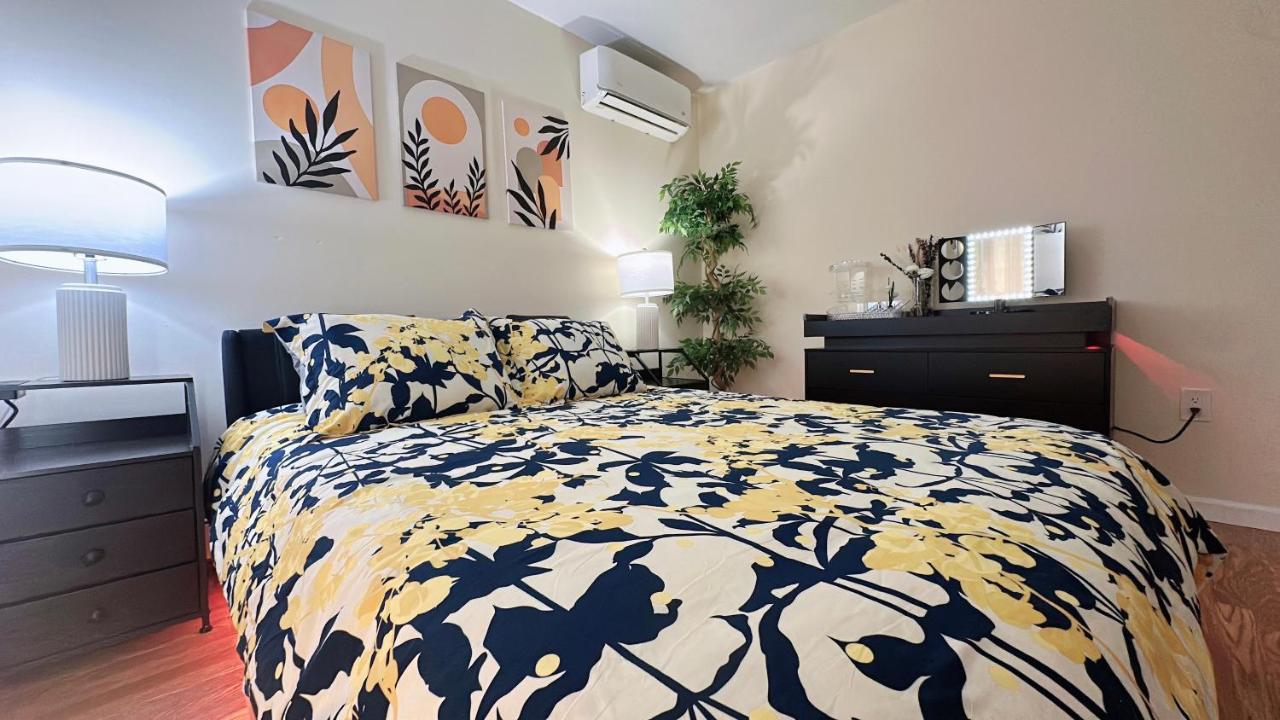 Spacious Modern 3BR2BA Free Parking Near NYC - 2