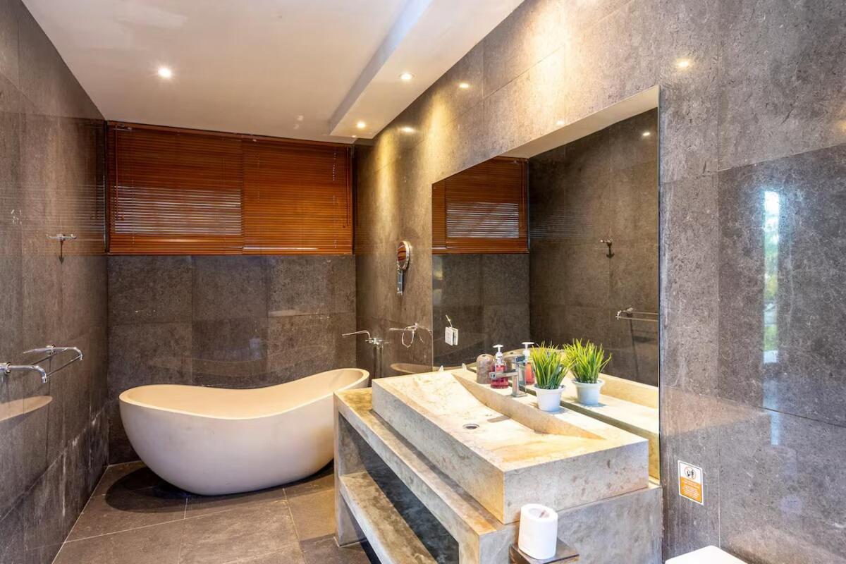 Luxury Villa Casey - Walk to the Beach - 3