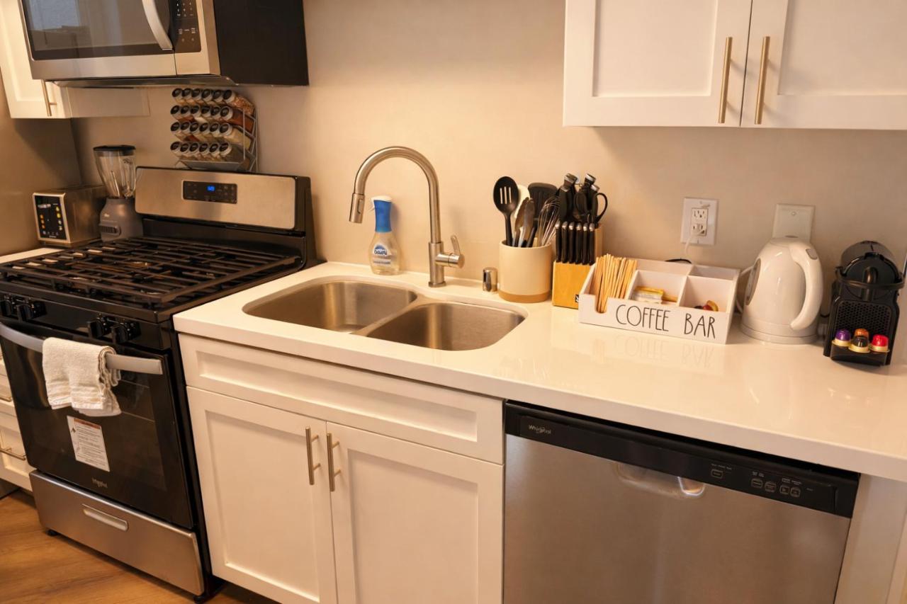 1 Bedroom 1 bathroom Pool View Balcony Kitchen Free Parking - 5