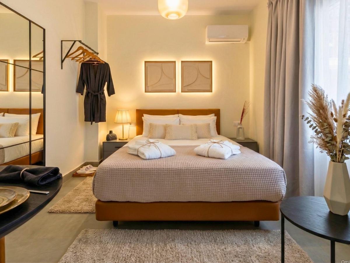 Emerald House Rooftop & Stylish Apartments In Central Athens - 2