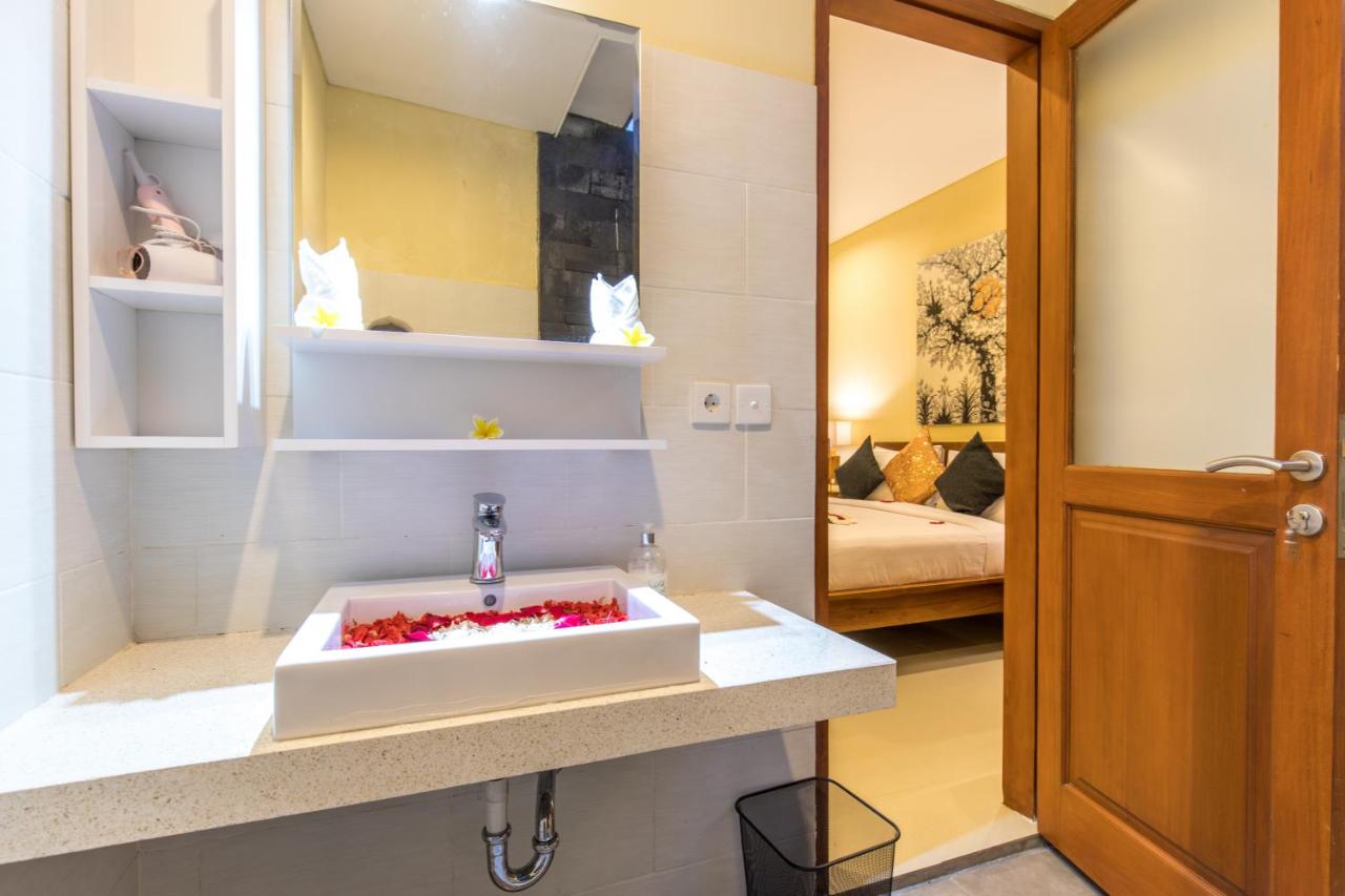 Villa Hitam Putih Legian Bali - 3