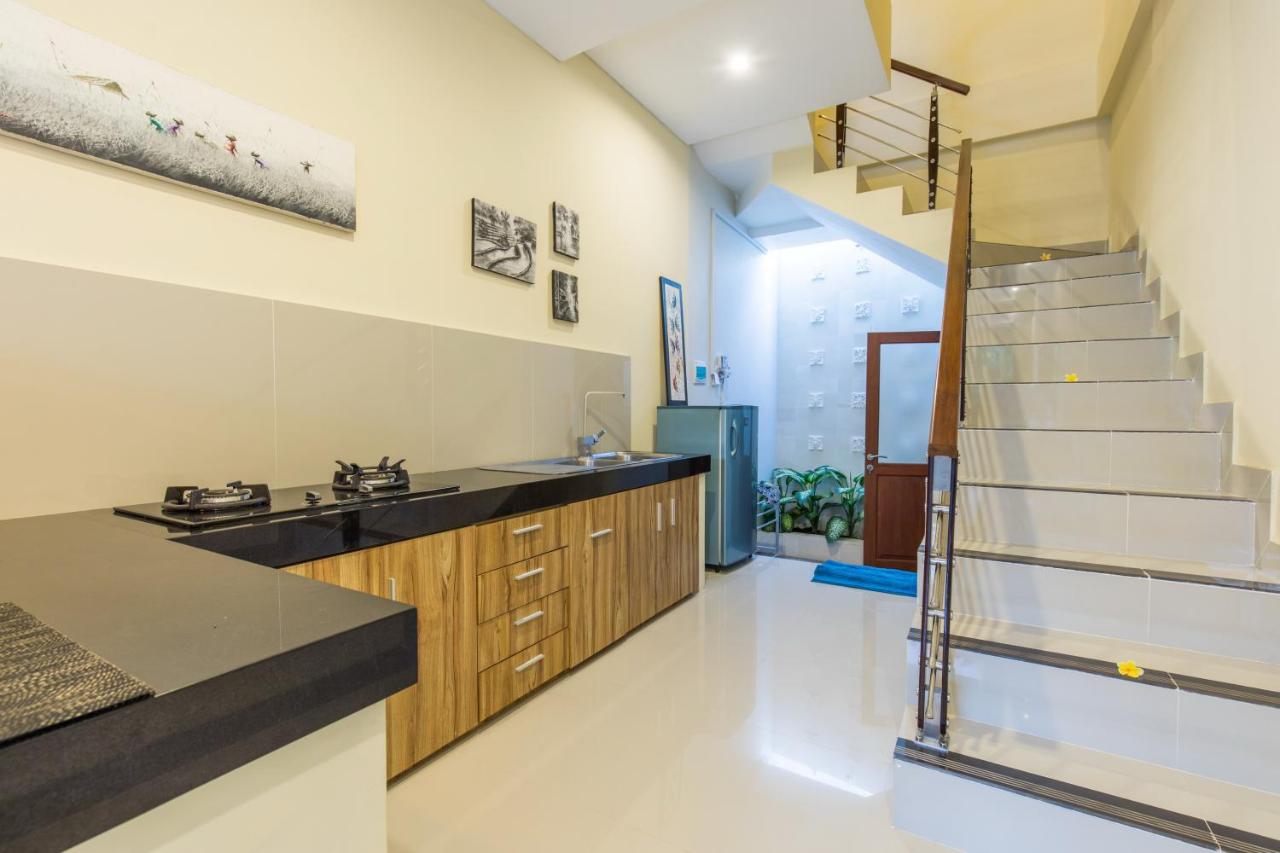 Villa Hitam Putih Legian Bali - 5