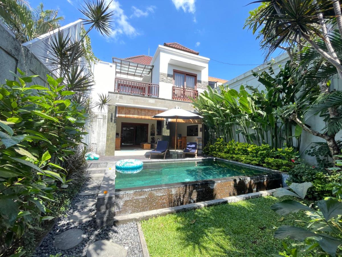 Villa Hitam Putih Legian Bali - 4