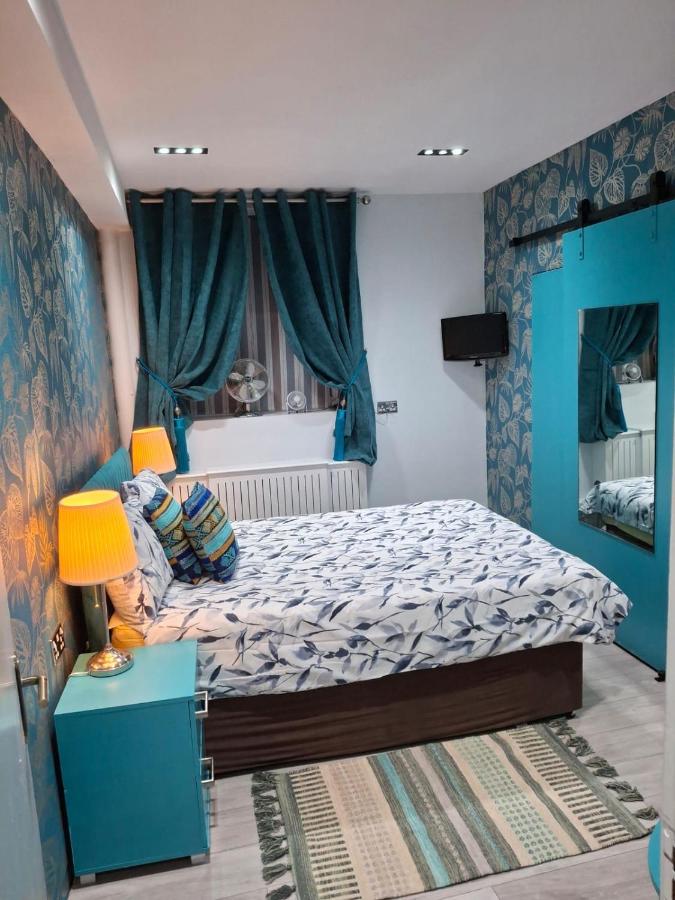 Gloucester Gardens - 2