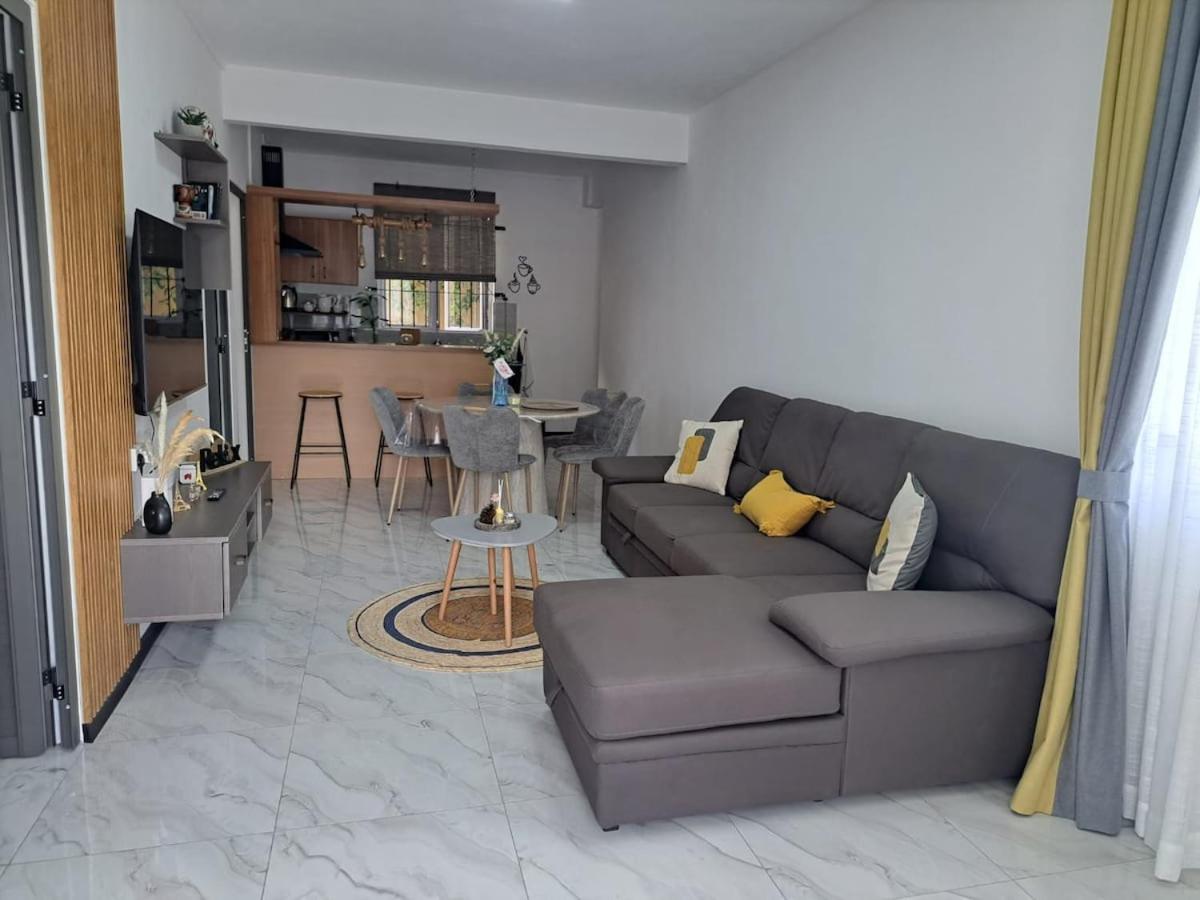 Cozy 3 Bedroom Apartment with Pool