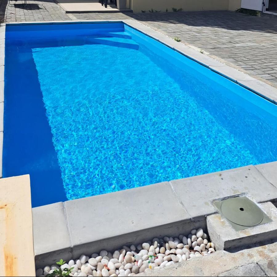 Cozy 3 Bedroom Apartment with Pool - 4