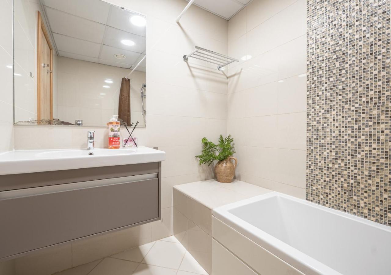 1BR Dubai Marina View and Walk to the Beach - 3