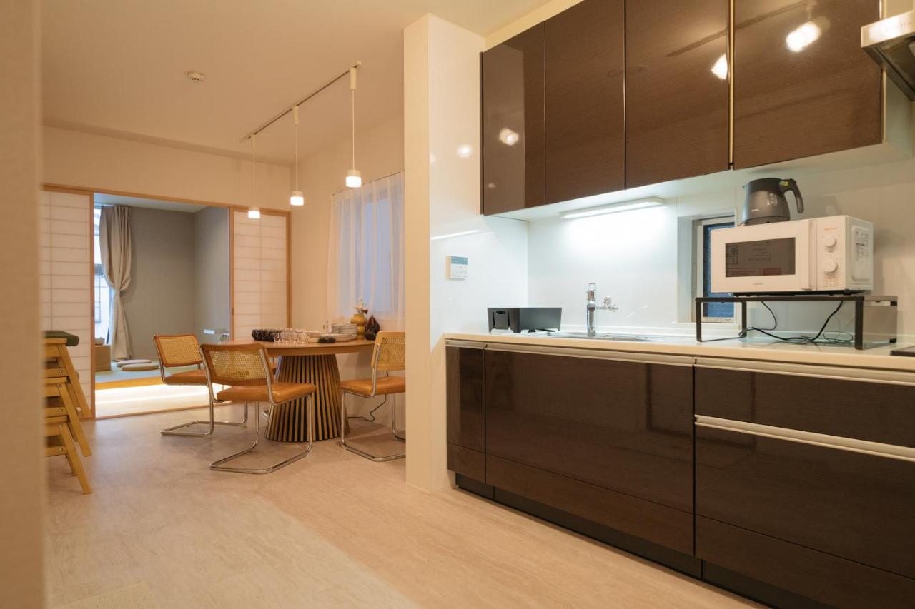 Sumika House in Asakusa 5 minutes walk to asakusa, 5 bedrooms, 2 living room 2kitchen 4toilet 2bathroom 2washmachine 2fridge Newly renovated with ultra-fast WiFi - 4