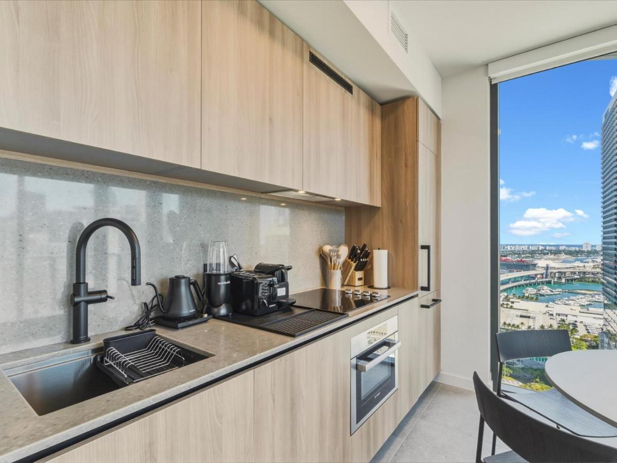 Elegant Condo Near Bayside in Central Miami - 4