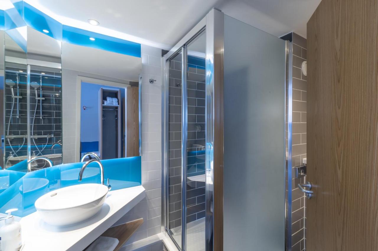 Standard Twin Room with Free Hot Breakfast