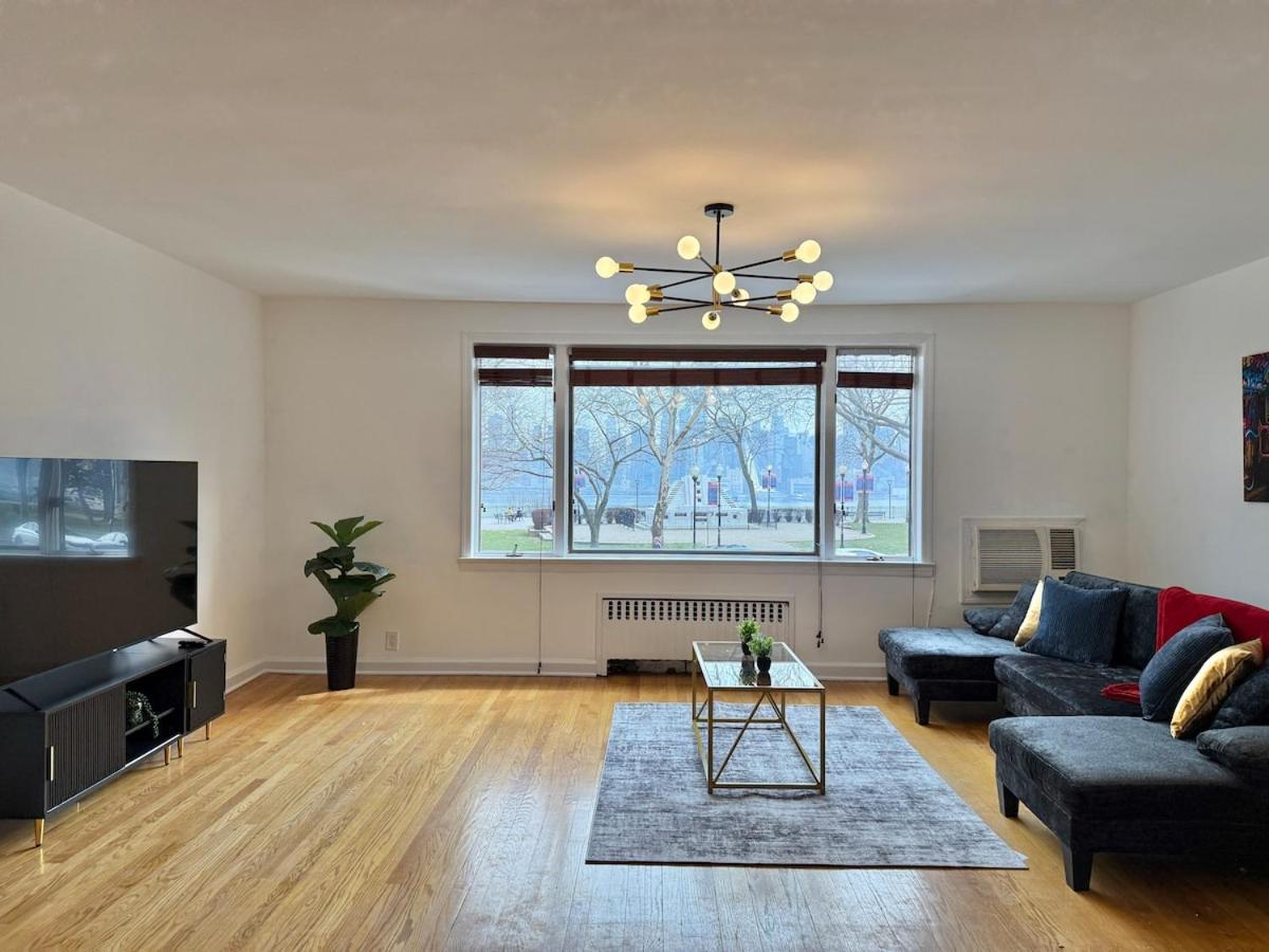 Spacious with NYC views, washer & dryer - 5