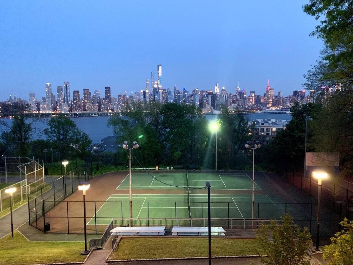 THIS VIEW 15 minutes to Times Square! - 5