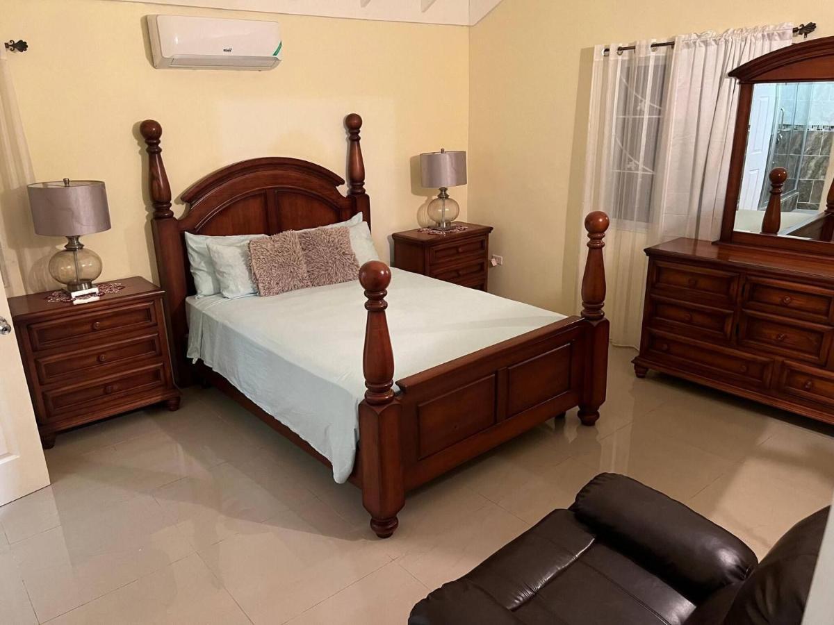 Luxurious 3-Bedroom House in Ocho Rios with Private Entrance - 2