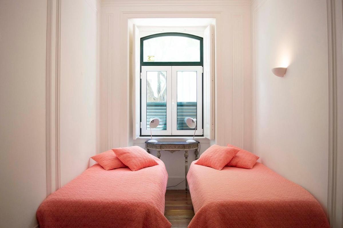 Spacious 3 Bedroom Flat in Charming Lisbon - 2