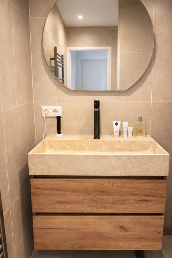 Modern Bright Apartment in Trendy De Pijp - 3