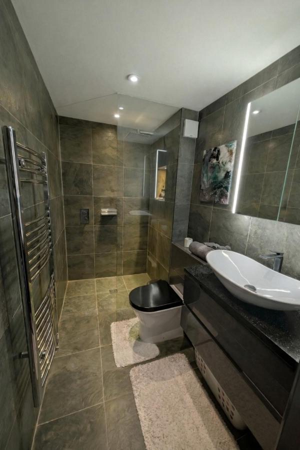 Stylish 2BR London Flat with Workspace in Bayswater - 3