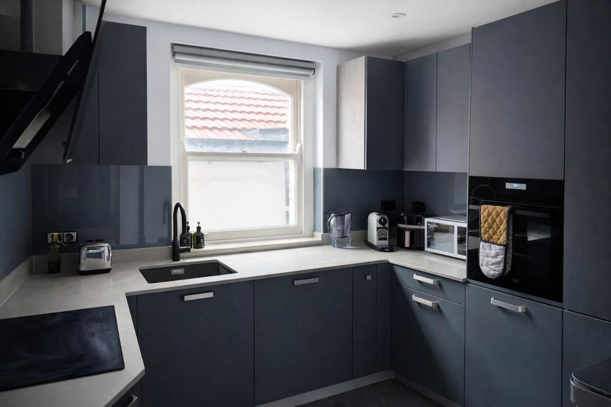 Stylish 2BR London Flat with Workspace in Bayswater - 4