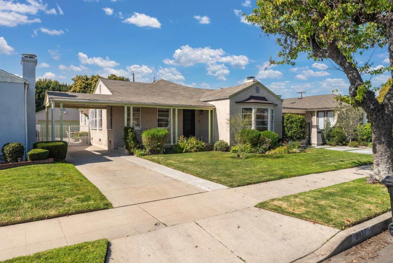 Stylish 3BR Home with Backyard & Outdoor Seating - 2