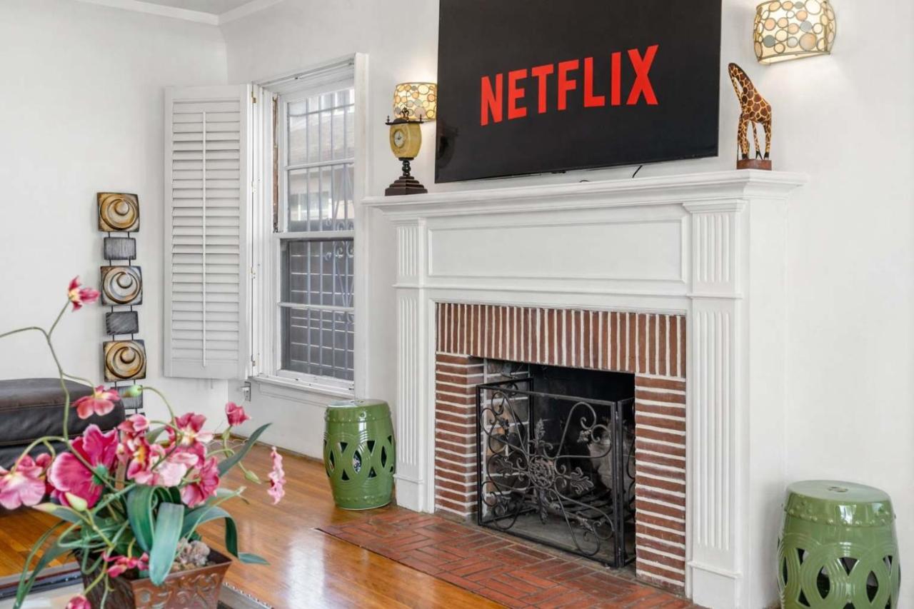 Stylish 3BR Home with Backyard & Outdoor Seating - 5