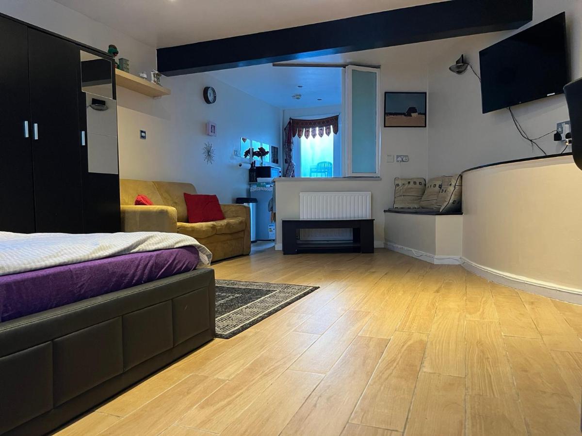 Studio Apartment - Entire Lower Ground Floor - Only 7 Mins Walk Kings Cross St Pancras Station - 5