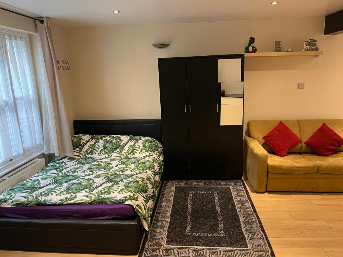 Studio Apartment - Entire Lower Ground Floor - Only 7 Mins Walk Kings Cross St Pancras Station - 2