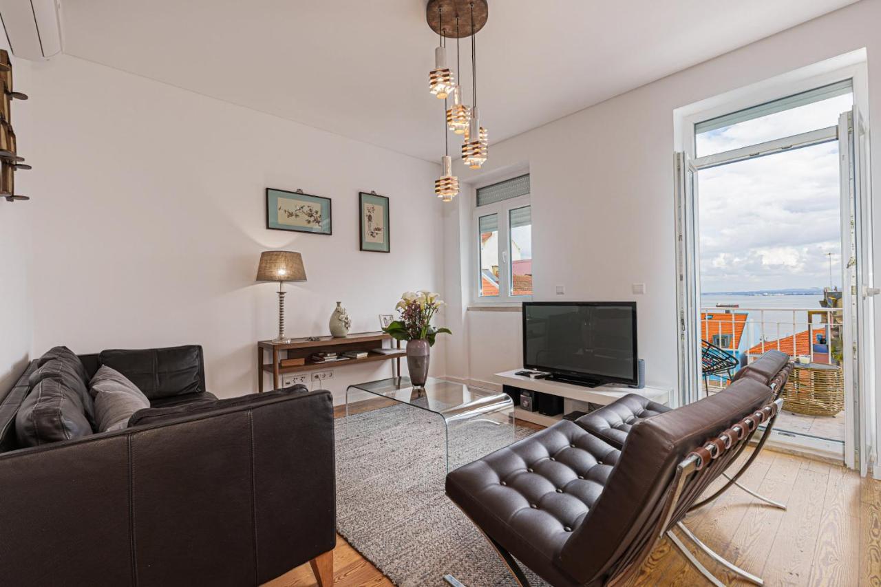 Cortes Apartment in Lisbon Historic Neighborhood - 5