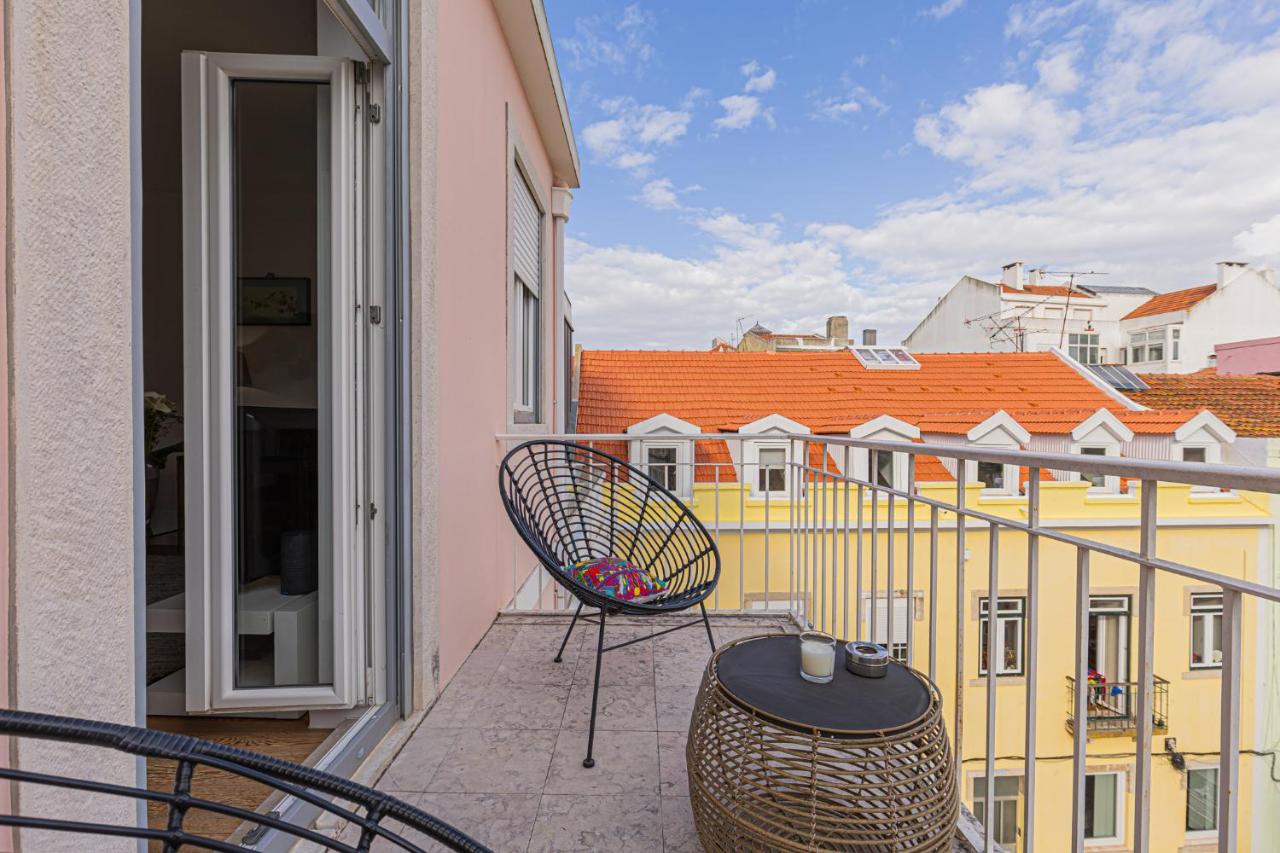Cortes Apartment in Lisbon Historic Neighborhood - 2