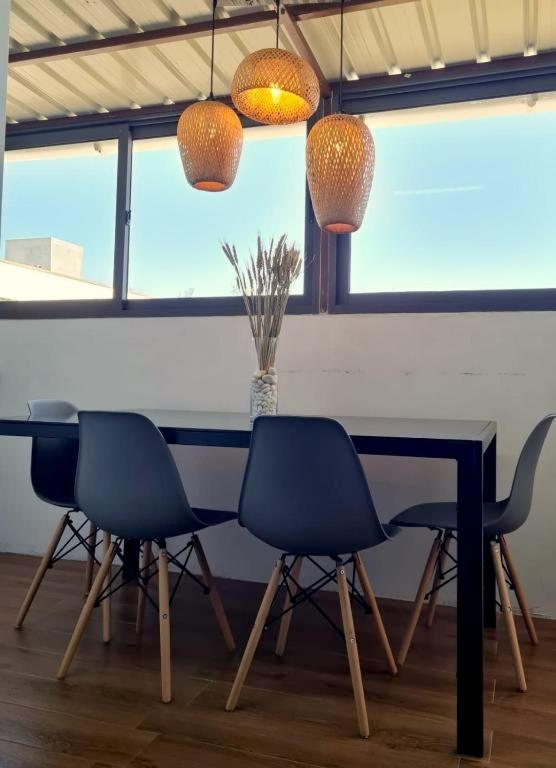 2BR Beach Apartment 3min Walk to Flic en Flac Beach with Pool Balcony AC