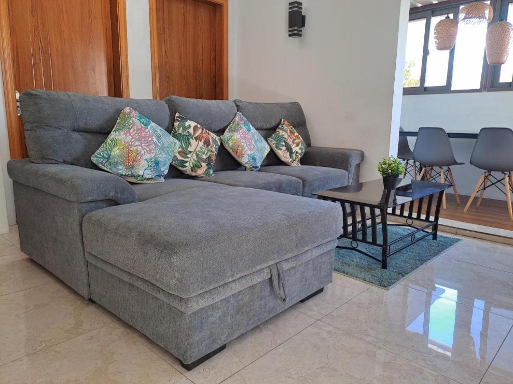 2BR Beach Apartment 3min Walk to Flic en Flac Beach with Pool Balcony AC - 3