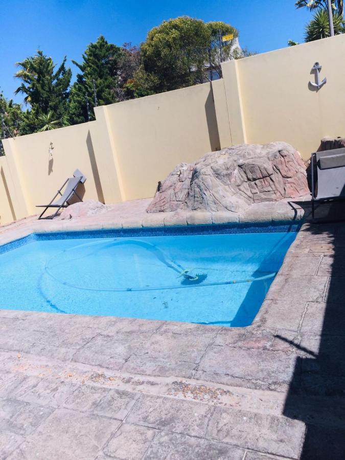 West Beach Queens and Kings Guest House - 4