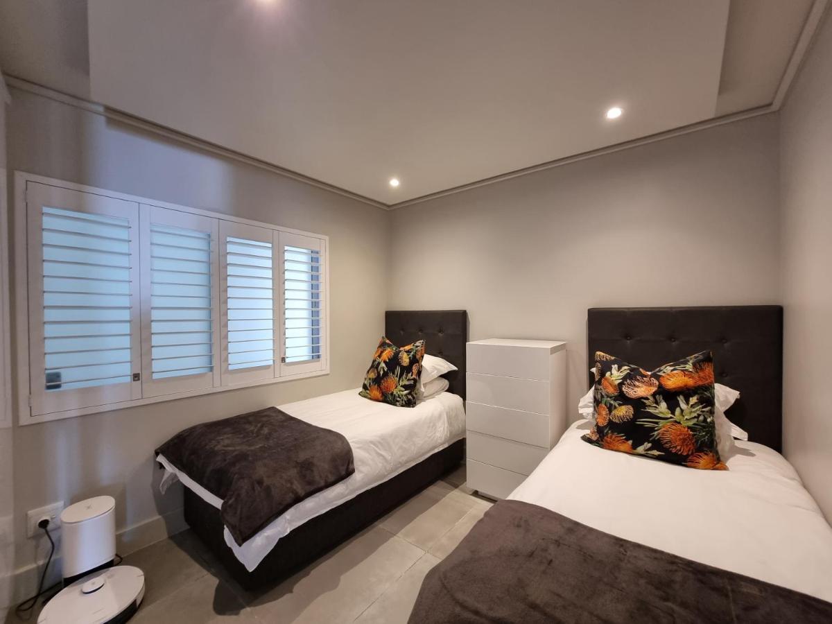 Lagoon Shoreline 2 Bedroom Apartment - 2