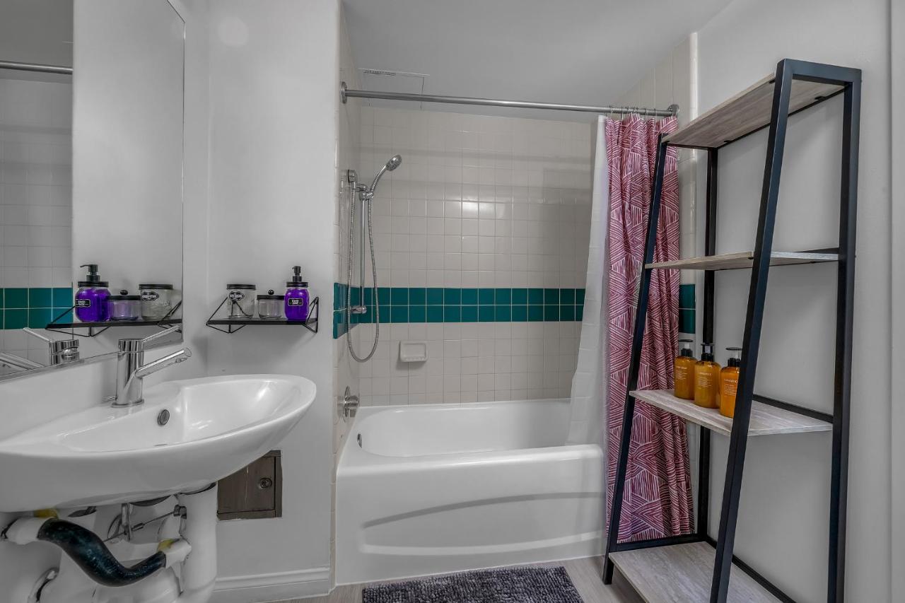 Promenade Studio With Free Parking! - 4