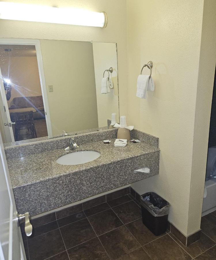 Economy Inn — photo 10