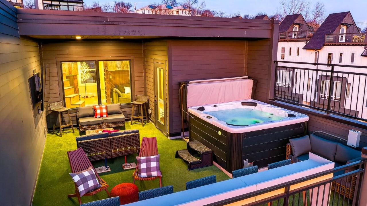The Lodge That ’70s Show by AvantStay Two Stylish Condos Hot Tub Rooftop Lounge Near Downtown - 2