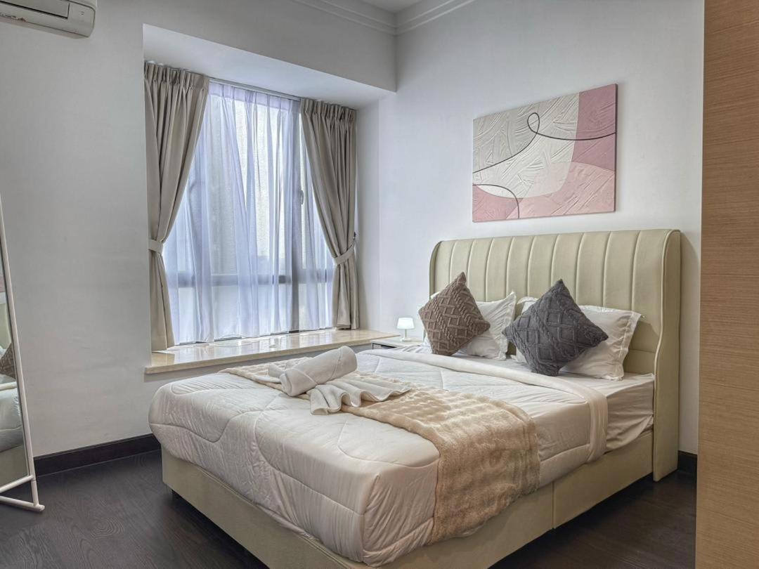 R&F Princess Cove 2BR Seaview Strategy Location - 2