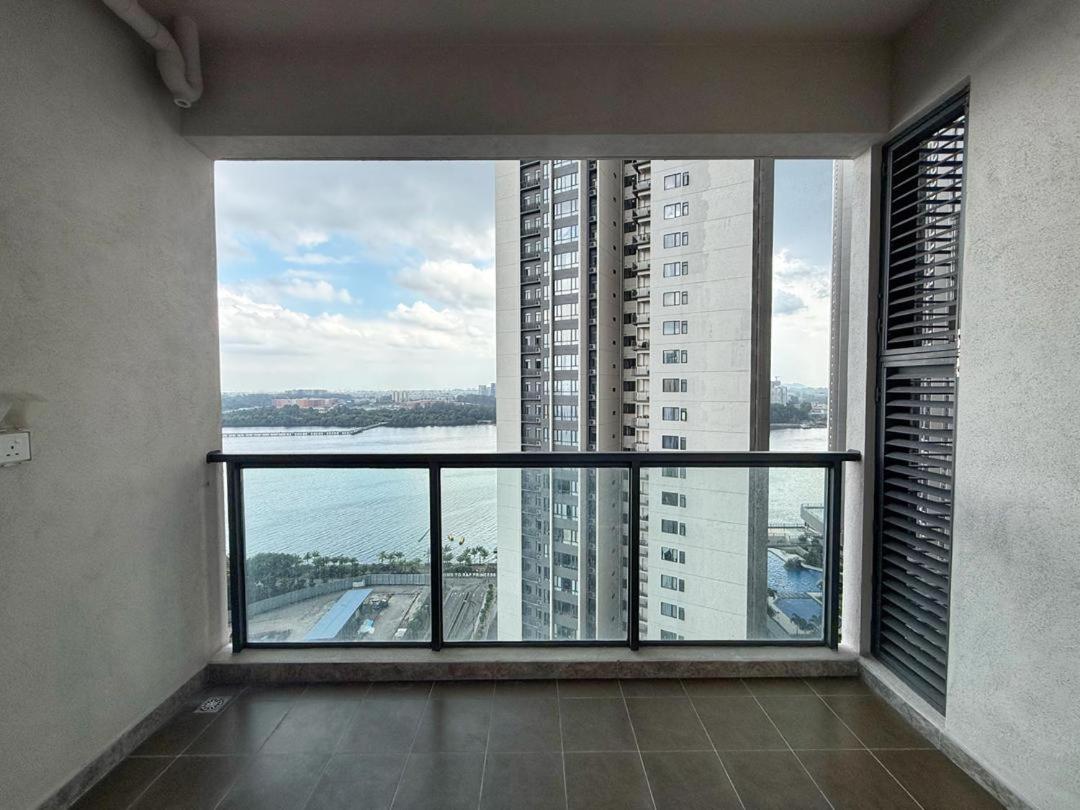 R&F Princess Cove 2BR Seaview Strategy Location - 5