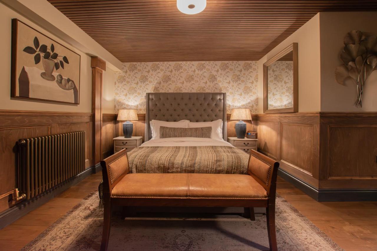 The Waterway Pub and Rooms